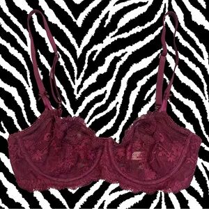 ★ Victoria’s Secret Burgundy Lace Underwire Bra ★